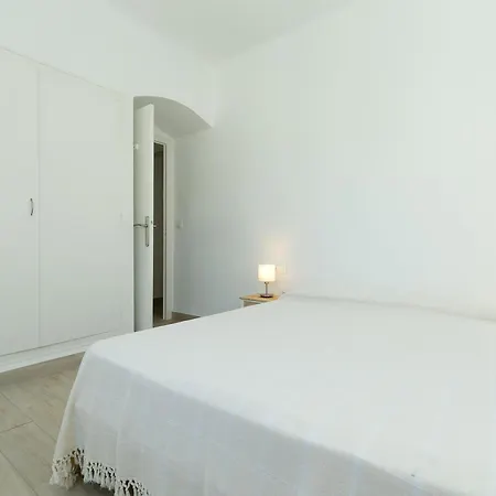 Luminoso Y Espacioso Con Gran Jardin Privado, A Solo 150m De La Playa - Es-228-136
